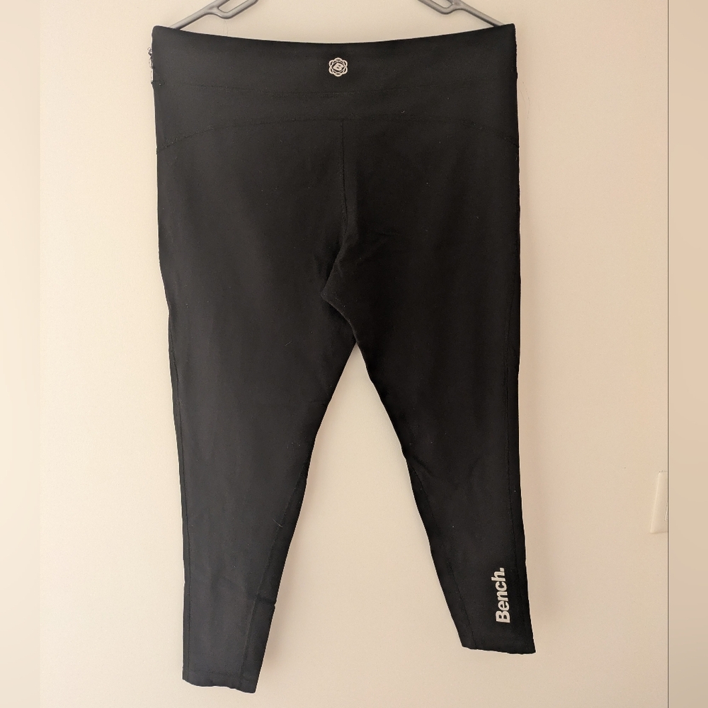 Bench Leggings - Size Large